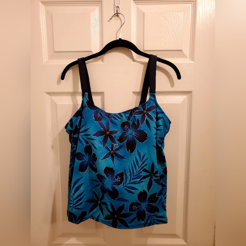 Womens Delta Burke swim tank and matching skirt. Size 20W. Like new.